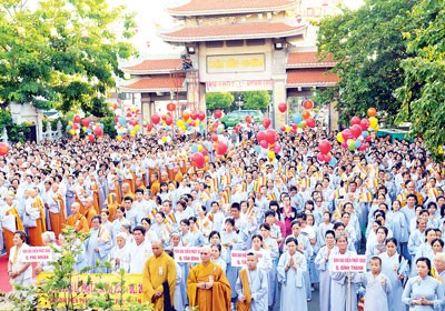 A solemn ceremony was held at the Vinh Nghiem Pagoda in Ho Chi Minh City to mark the birth anniversary of Lord Buddha (Photo: SGGP)